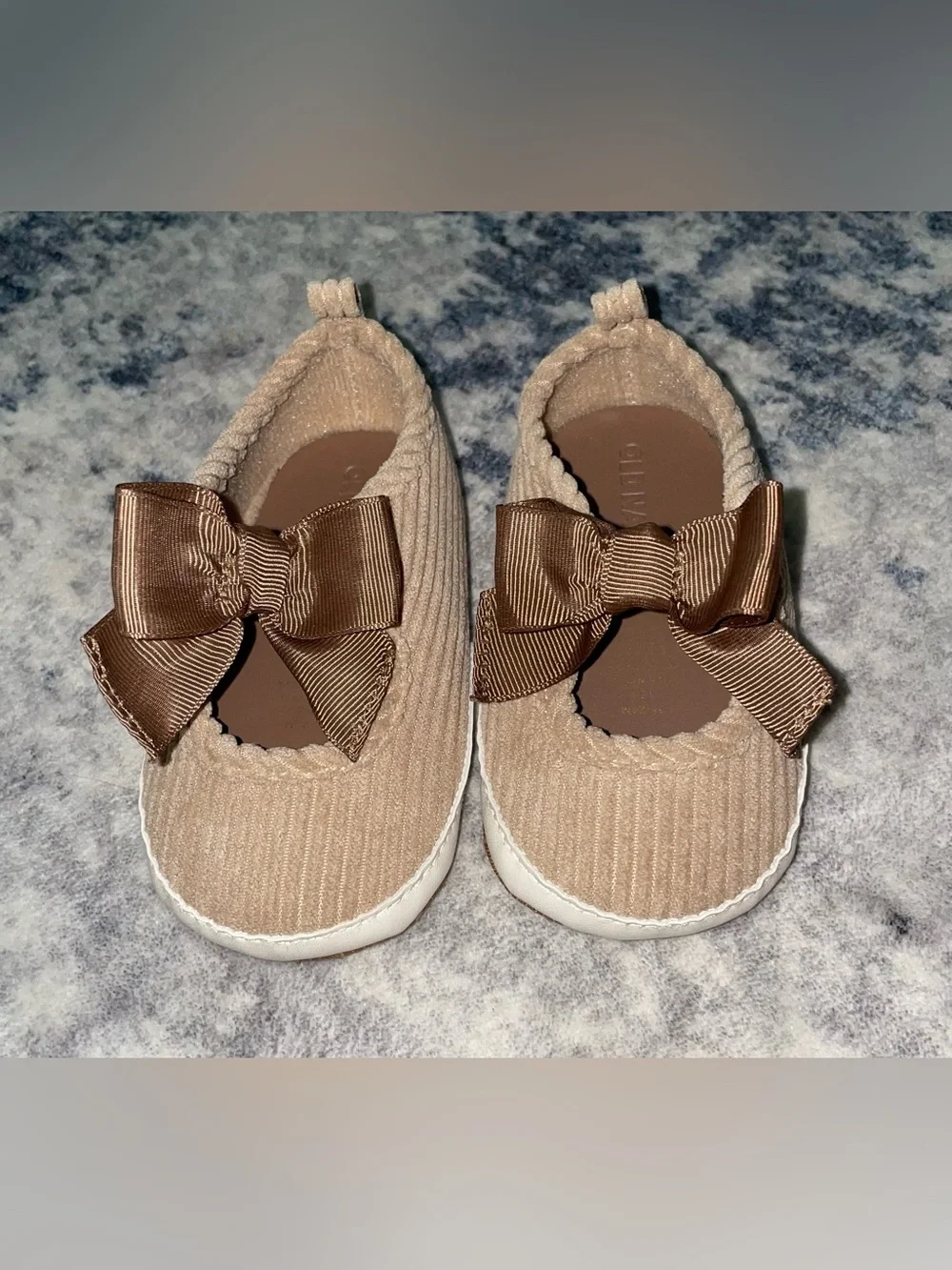 Old Navy bow shoes size 18-24 months